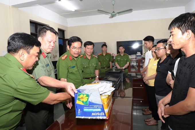 Triệt phá đường dây làm giả 2.500 bộ hồ sơ cấp giấy phép lái xe