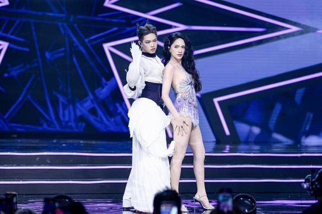 Vũ đạo của Hương Giang ở bán kết Miss Universe Vietnam gây tranh luận